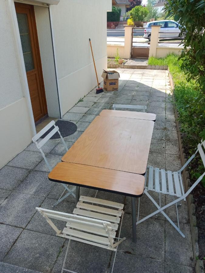 Maison Entiere Avec Parking, Garage Et Jardin มงต์ลูซง ภายนอก รูปภาพ